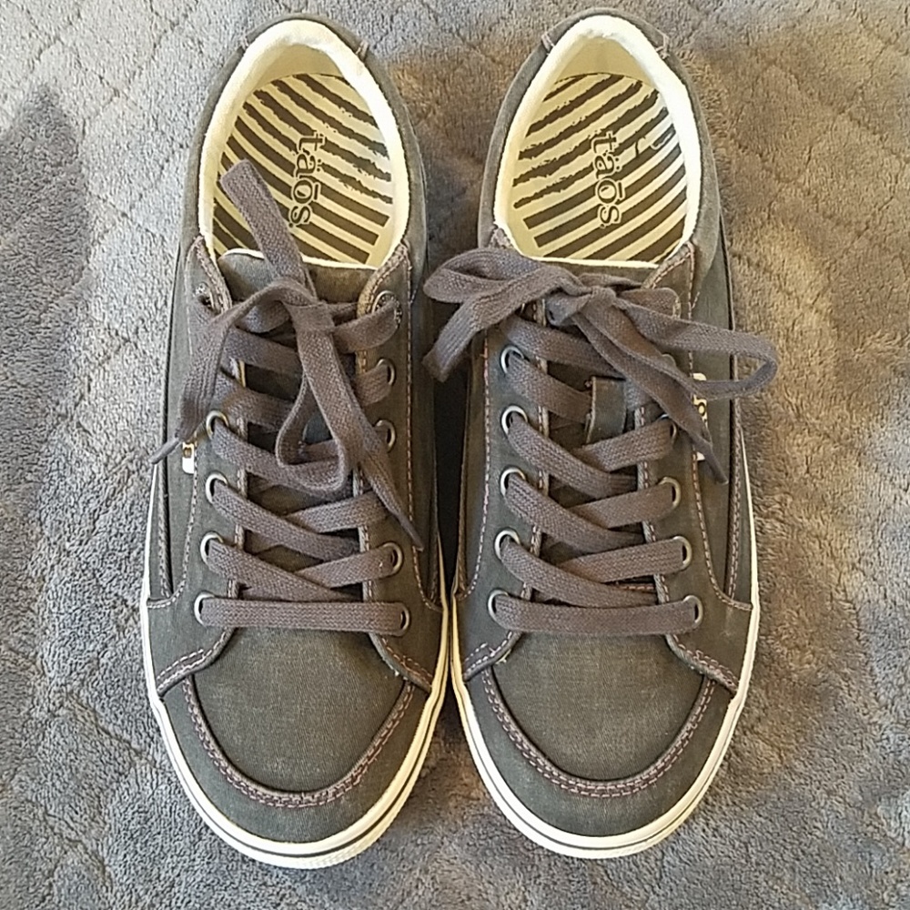 Taos sneakers brand new
